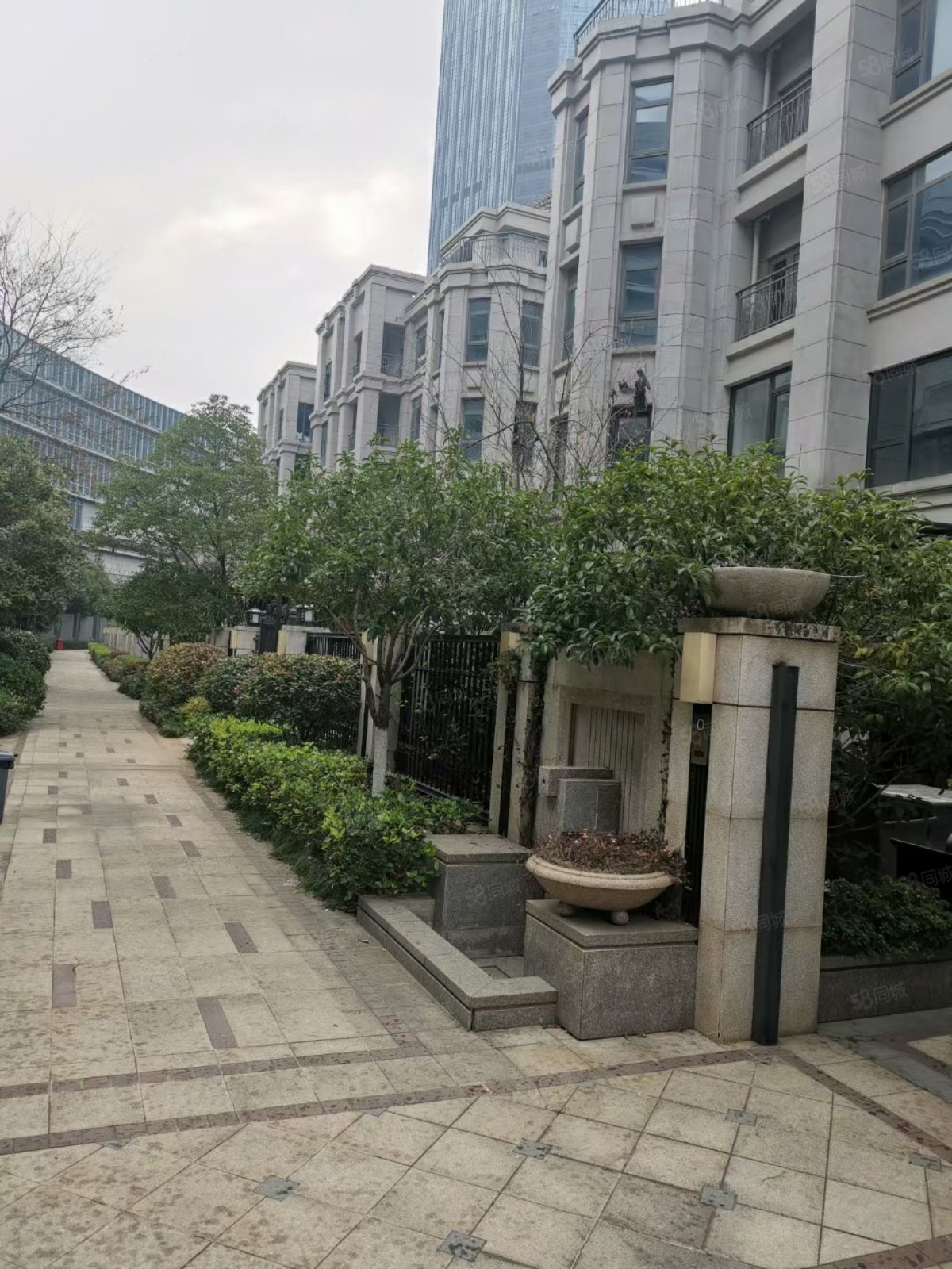 别墅开发商统一装修有毛坯自带地下室带院子特价房,铜锣湾广场-南昌58