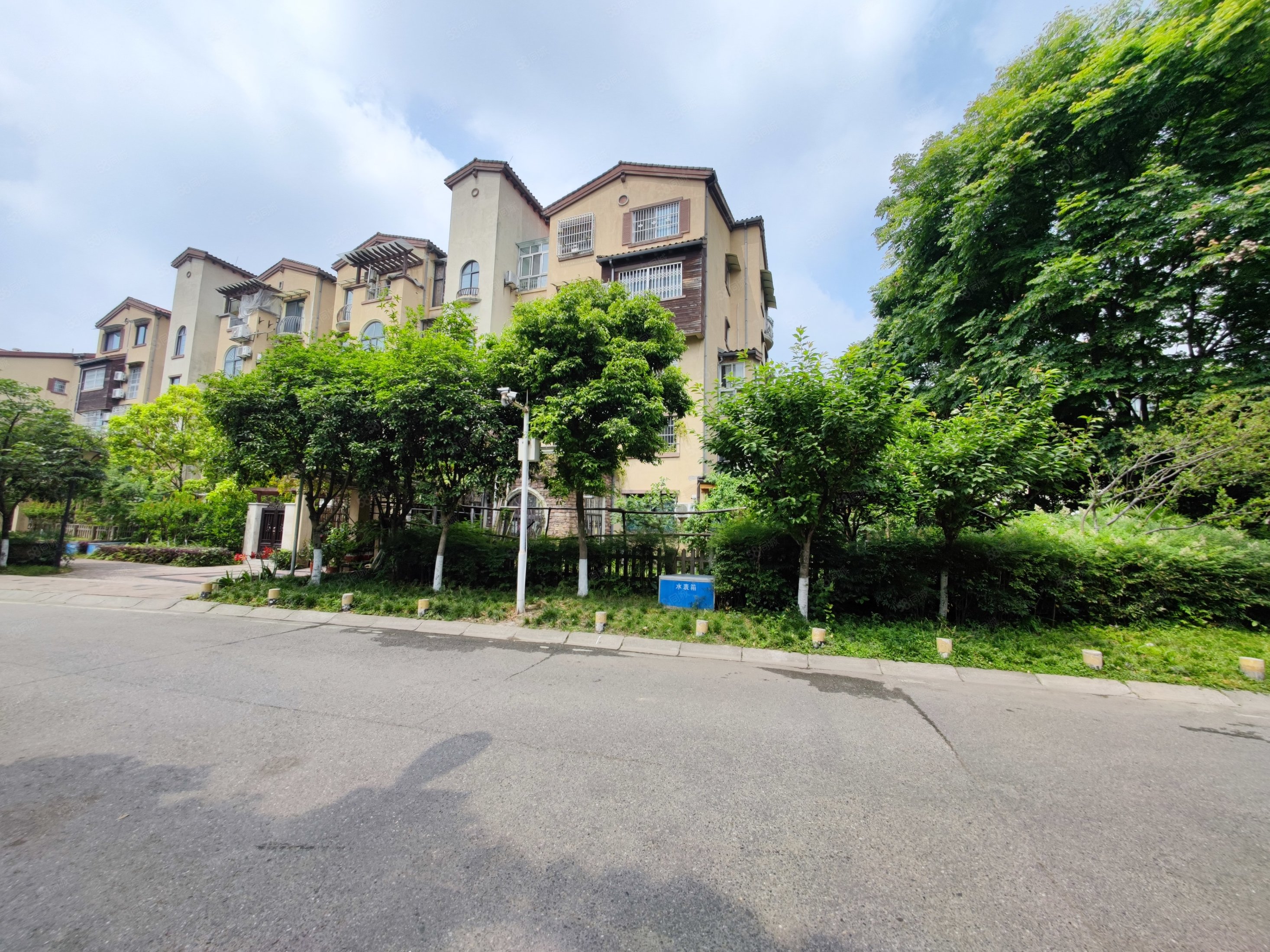 富临卢卡美郡4室2厅2卫157㎡南153万