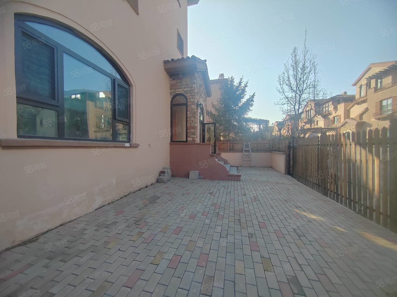 永定河孔雀城四期(荣园别墅)4室2厅3卫240.34㎡南北360万