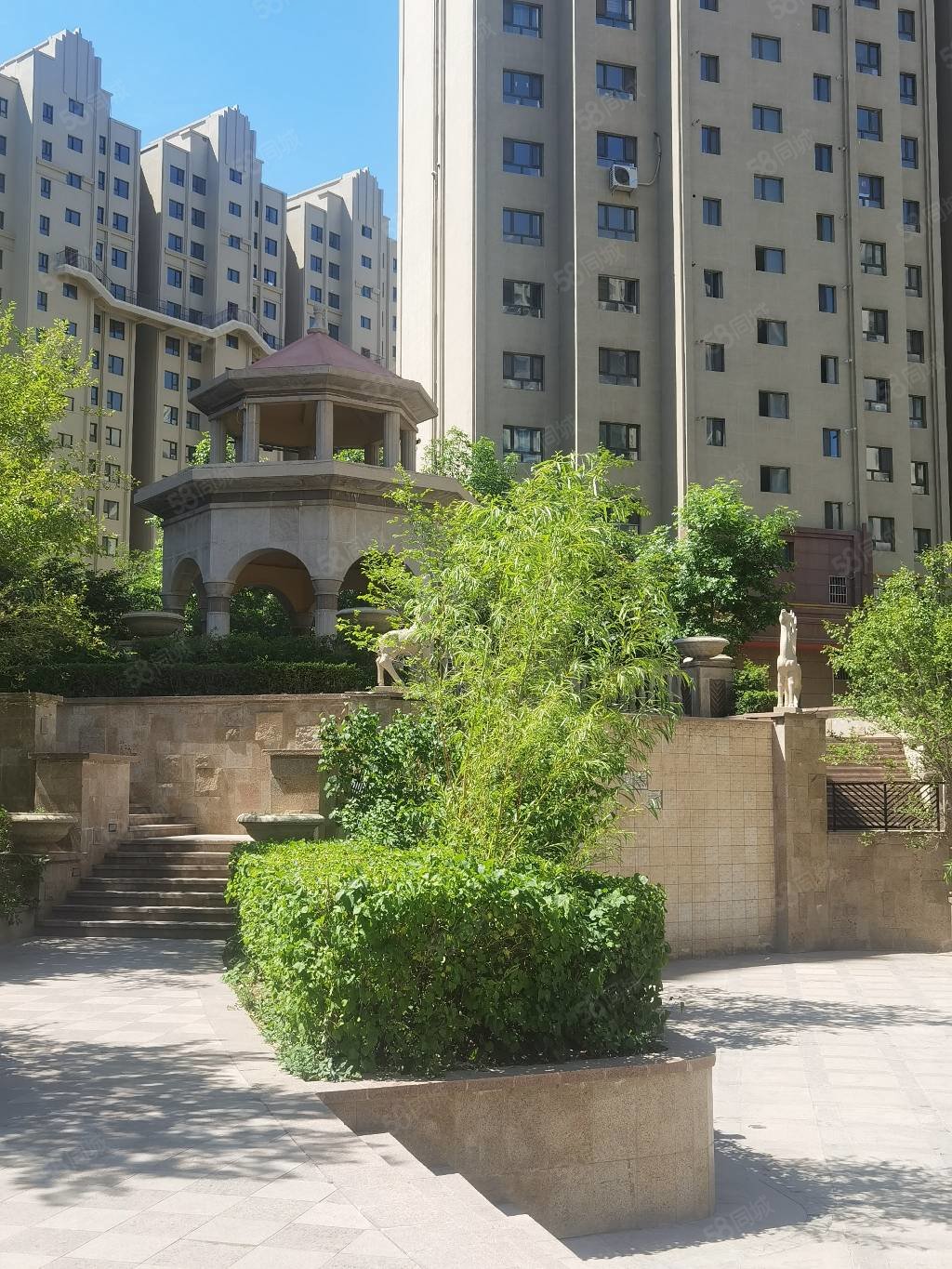 诚意出售经开区天麓花园精装修没住过三室二厅拎包入住