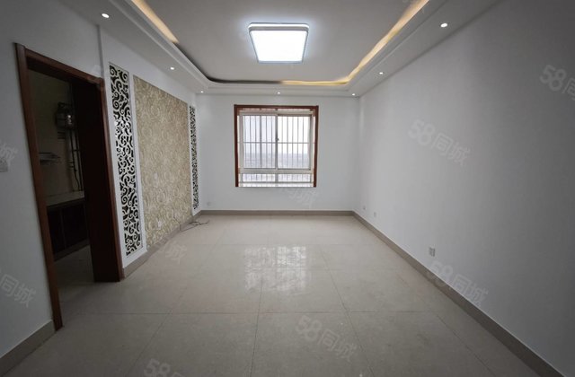 万达北邻，电梯中间楼层 免大税带储藏室 房东急售 随时可看房