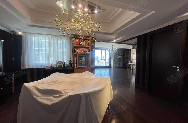 通用时代国际公寓5室2厅346.3㎡2300万二手房图片