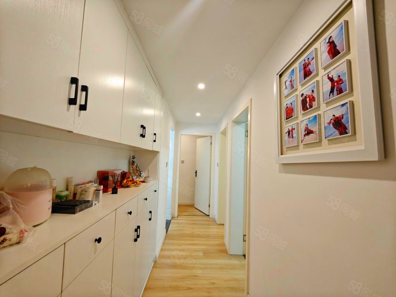 麓山印象 产权清晰 双卫格局 带电梯 临地铁 满五 精装修