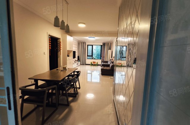 百合新城3室2厅2卫,两梯两户三叶草户型,南北通透,环境超好