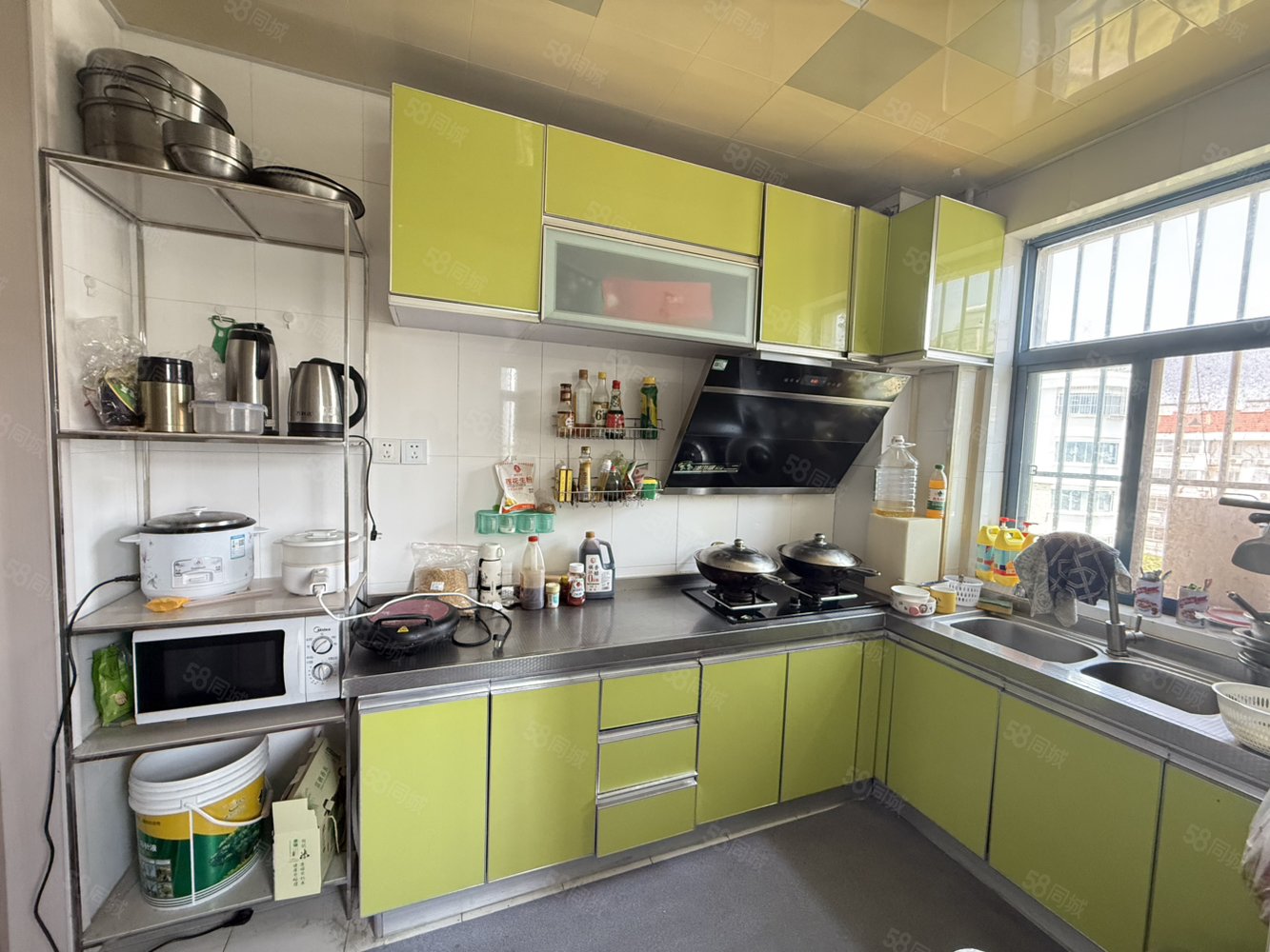 新港国际3室2厅2卫139㎡南北95万