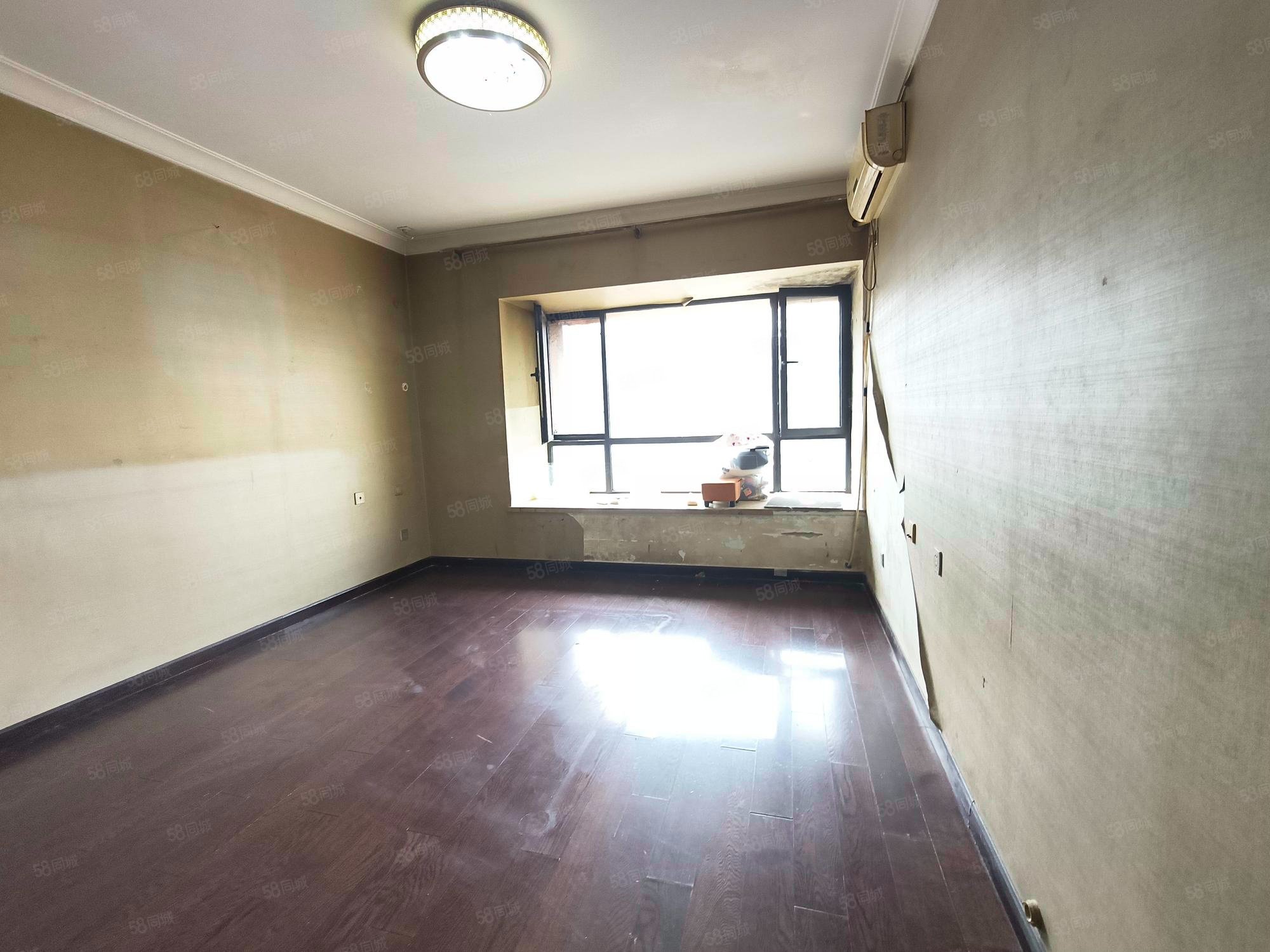 合景香悅四季(西區(qū))3室2廳2衛(wèi)121.05㎡南北275萬