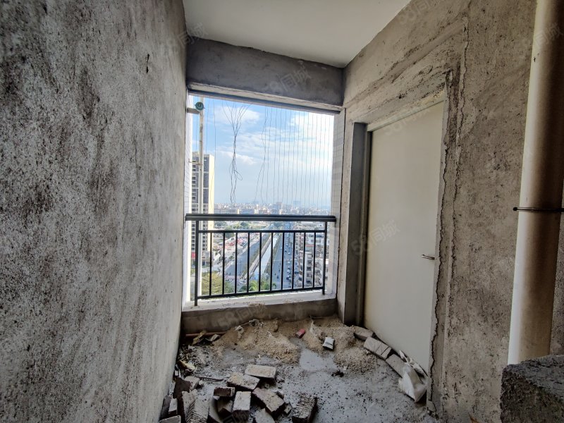 岭南明珠三期3室2厅2卫124㎡南北90万