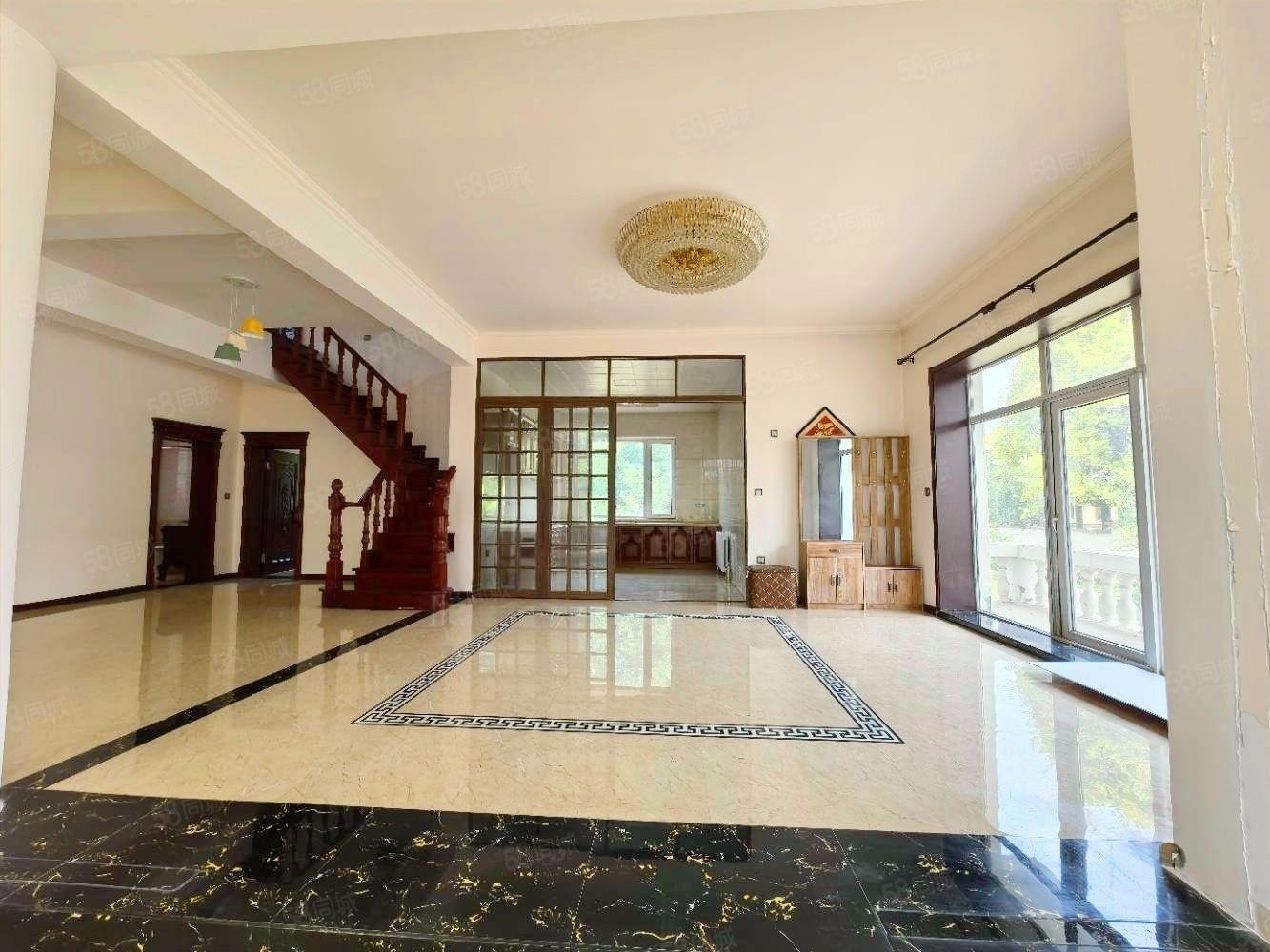 碧水莊園5室2廳5衛(wèi)344㎡南北1700萬