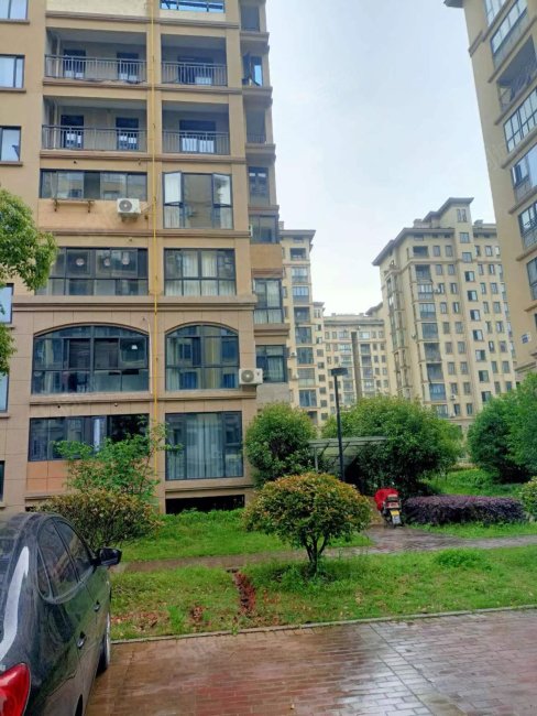 阳光名都2室1厅2卫153.86㎡东南120万