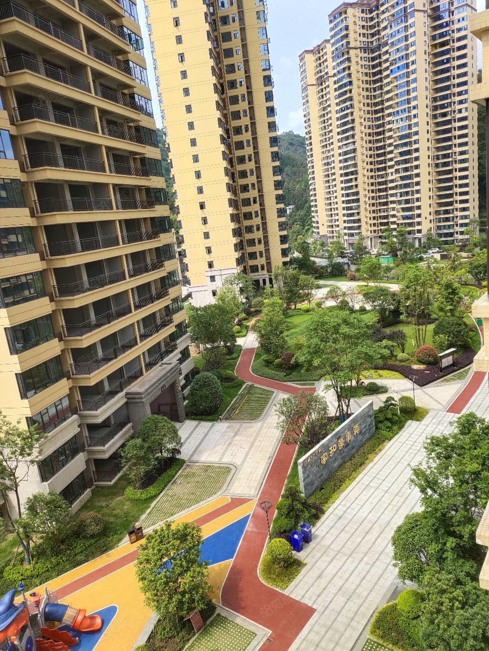 诚信华府(吉首)4室2厅2卫145㎡南北54万