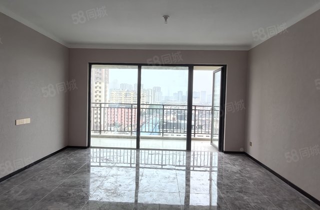 碧桂园云麓九里  精装修四室两厅两卫  送车位  电梯小高层