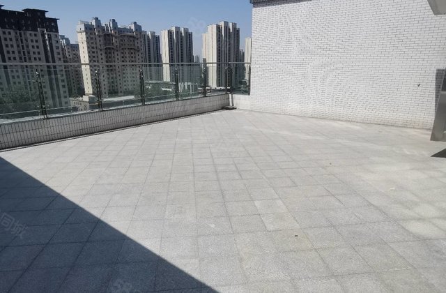 时代中通复试带大露台带车位地下室可按揭新房未住