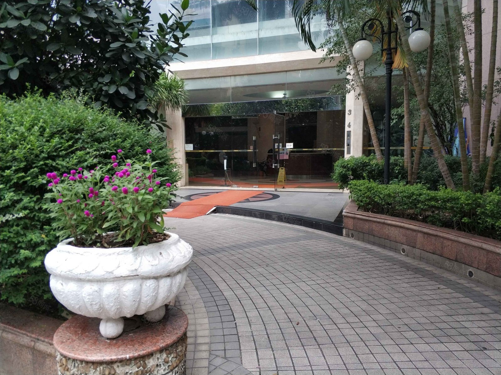 东湖御苑 电梯精装三房 采光风景好 近地铁近公园 景观好