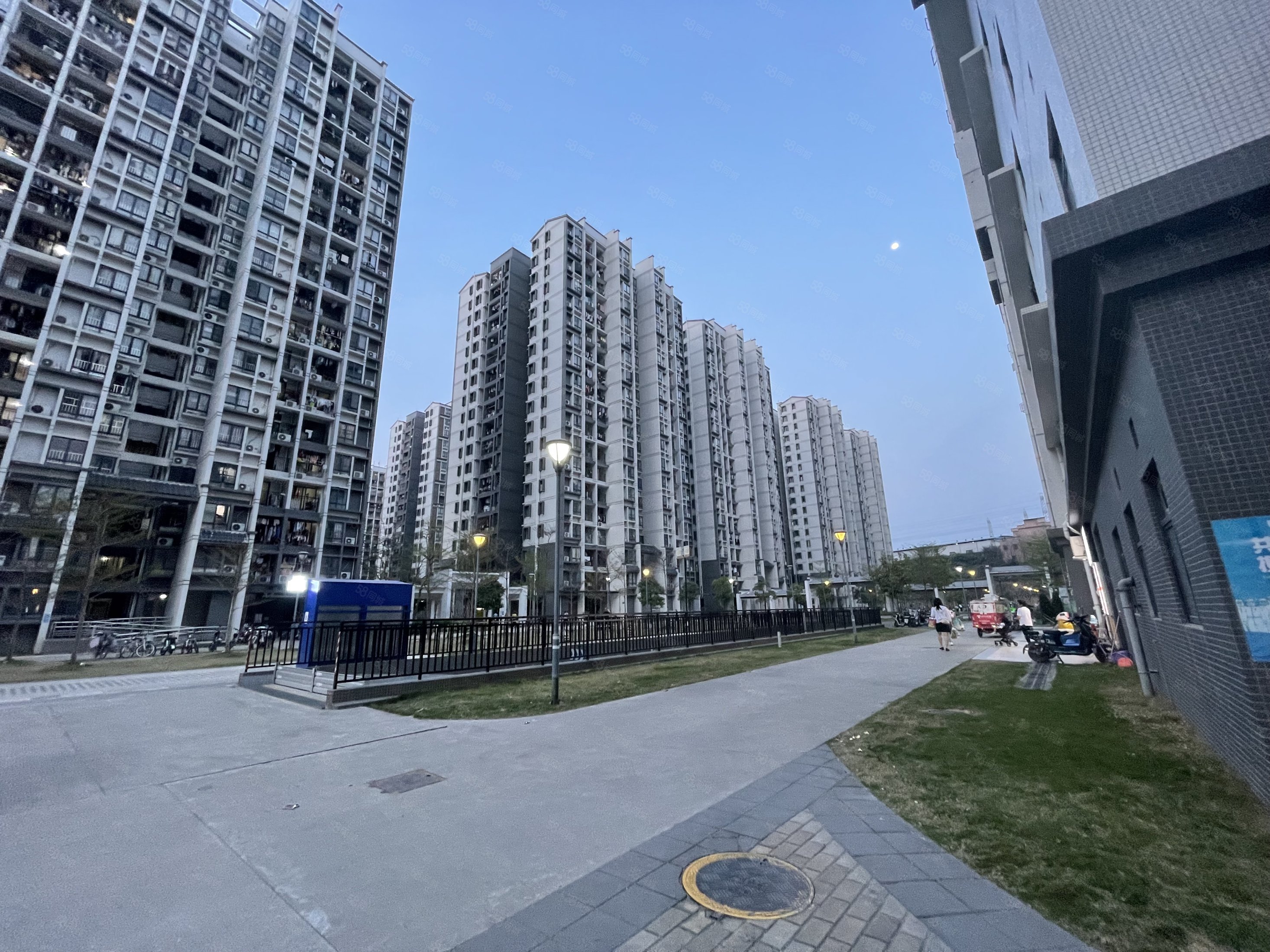 天河区珠江嘉苑 实用两房 装修好 楼龄新 满五   出行方便