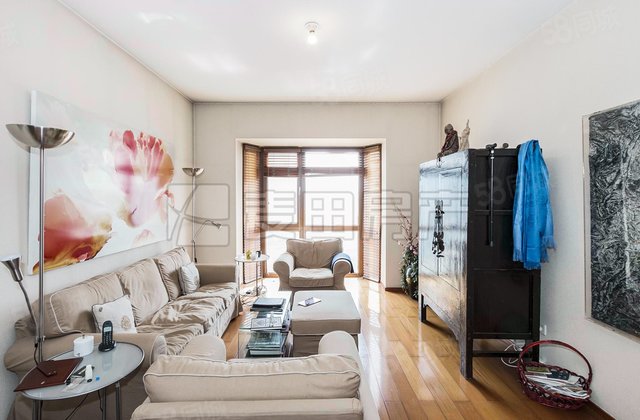 蓝堡国际公寓3室2厅137.76㎡1050万二手房图片