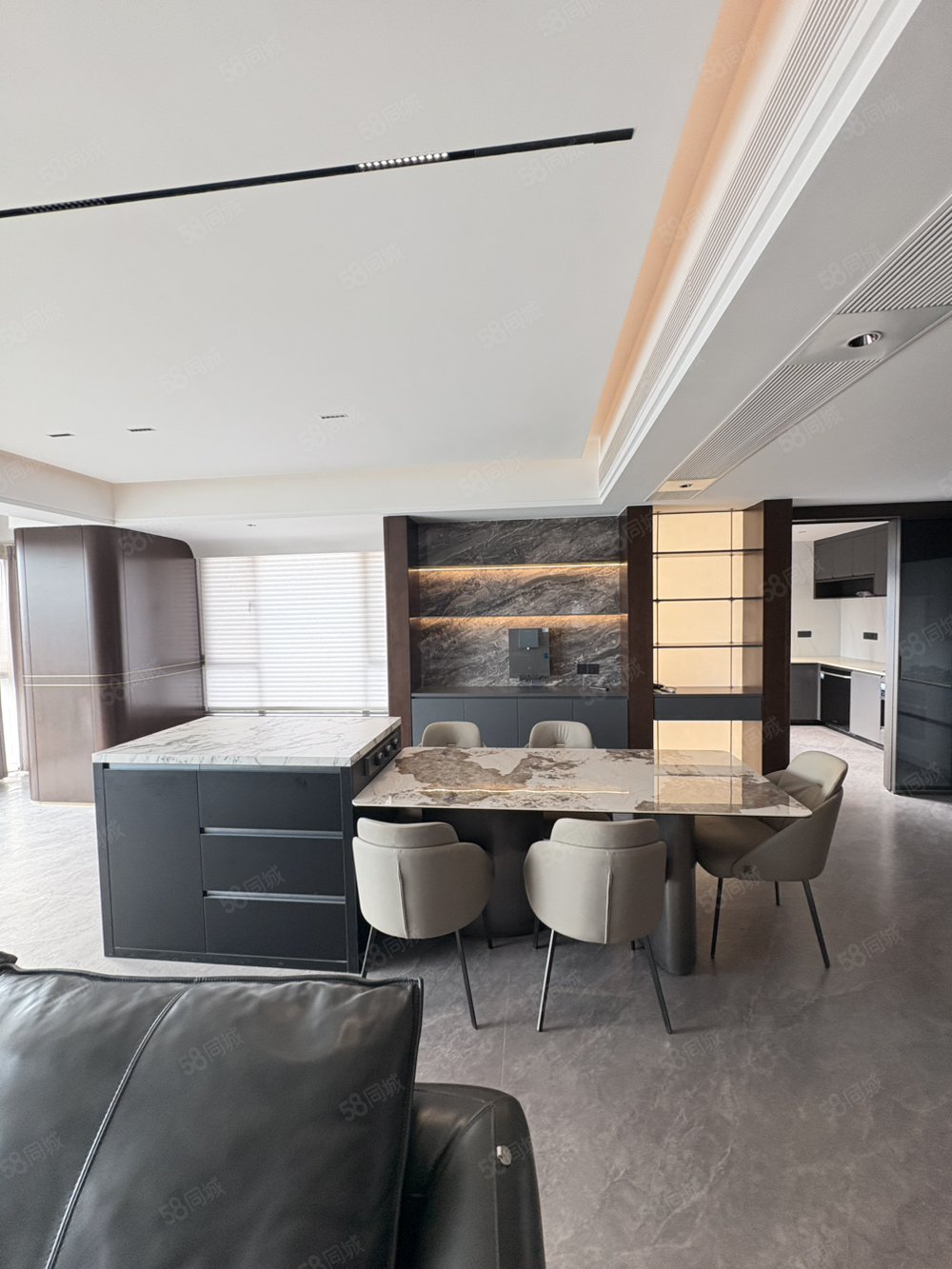 天秀湾4室2厅2卫202㎡南北270万