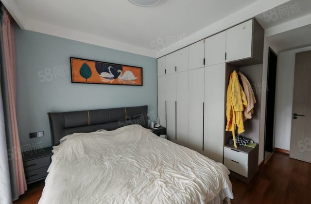 莲湖湾，昌润莲城，洋房三室两厅两卫