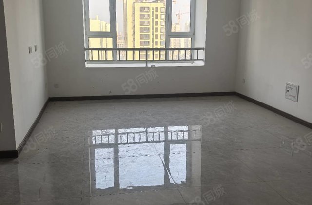 房东急售！  30万！送车储！小区环境好！人车分流！随时看房