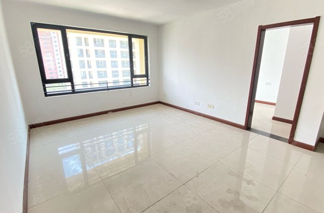 桃李天阅，三叶草户型而且带车位，小区新管理好，新房围住