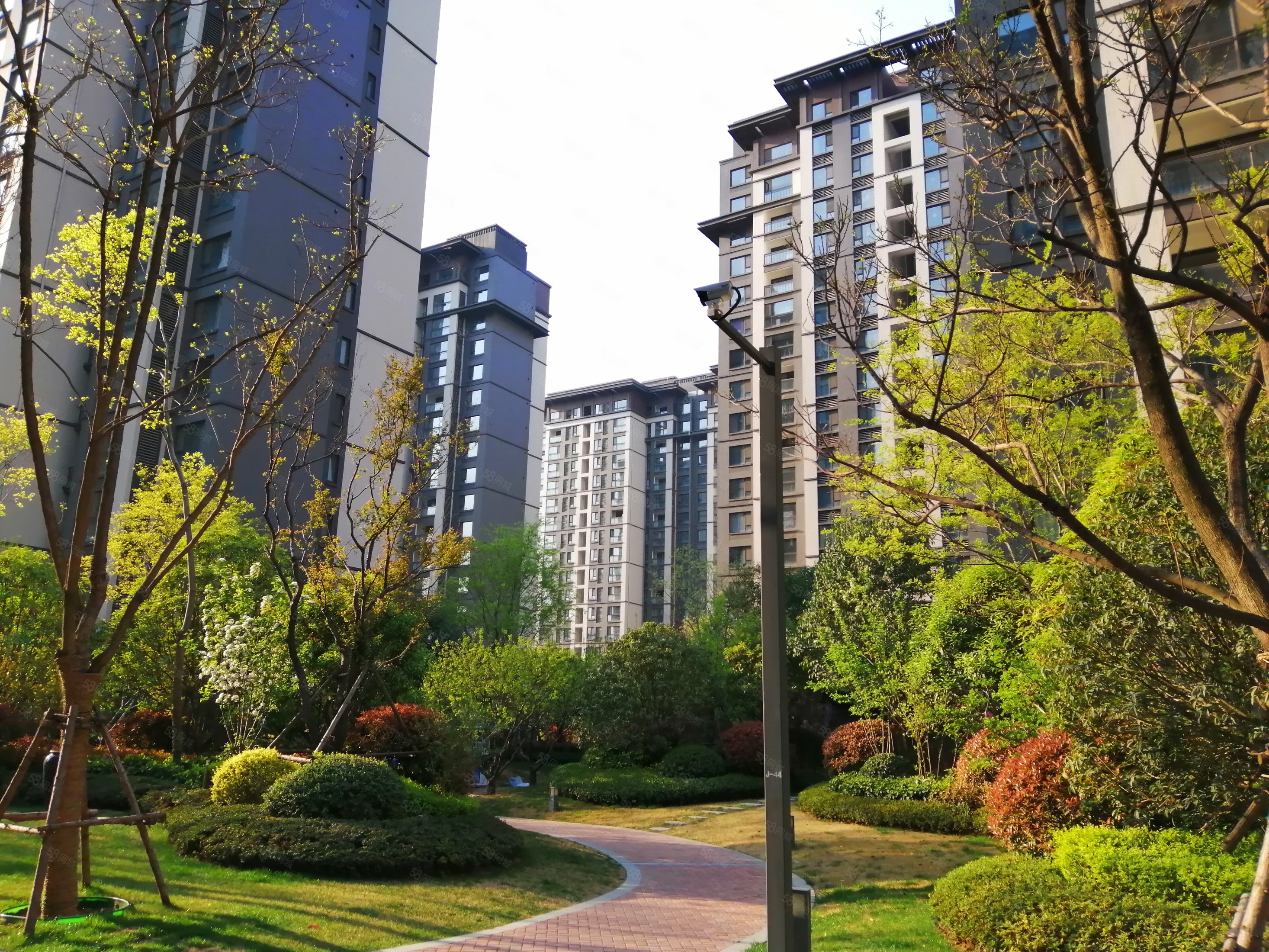 恒大未来之光惊爆价7800精装修,领事馆核心区,双气双地铁.