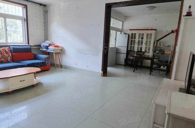 颐馨园一期10号楼二楼，送南向地上商用车库，车库年租金一万多