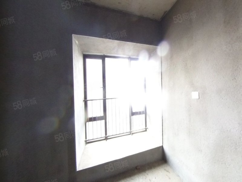 中航翡翠湾(公寓住宅)3室2厅2卫119.89㎡南北85万