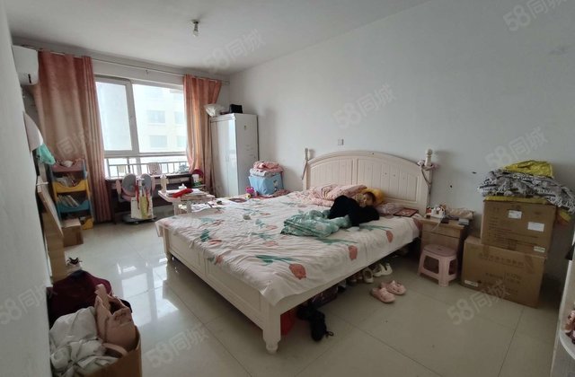 湖边 华悦金钻 114平电梯 正规三室两厅   超大卧室