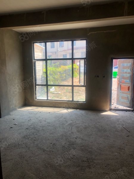 【10图】联排别墅 三层带花园才150w哦,丽水馨城-昭通58同城