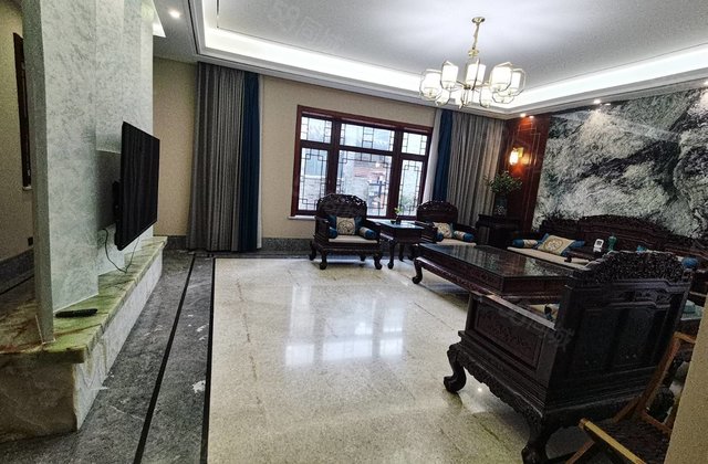 古楼别墅地上三层，精装 5室2厅3卫 地下3个车位