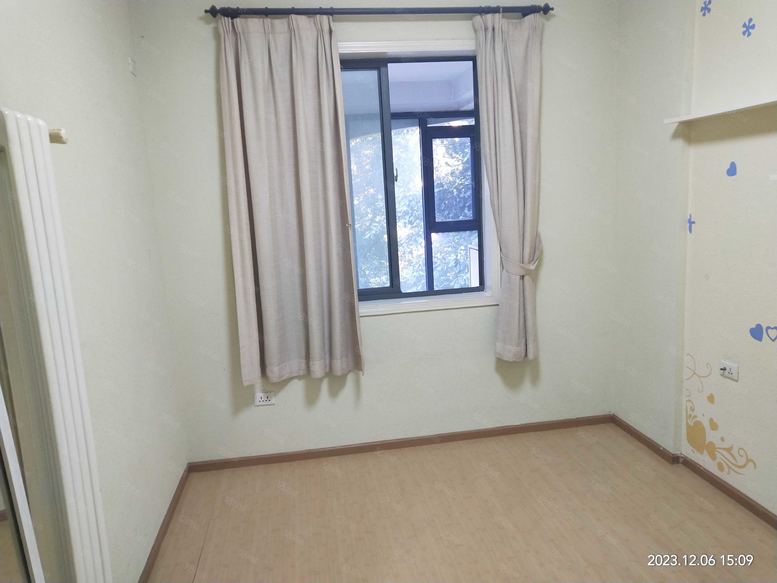 兴丽风情巴黎3室2厅2卫136㎡北75万