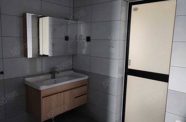 香洲名郡A区3室2厅133.55㎡72万二手房图片