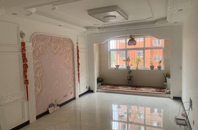 精装修,三室两厅一卫3室2厅1卫131㎡南中层(共6层)2017年建造赵尧小区