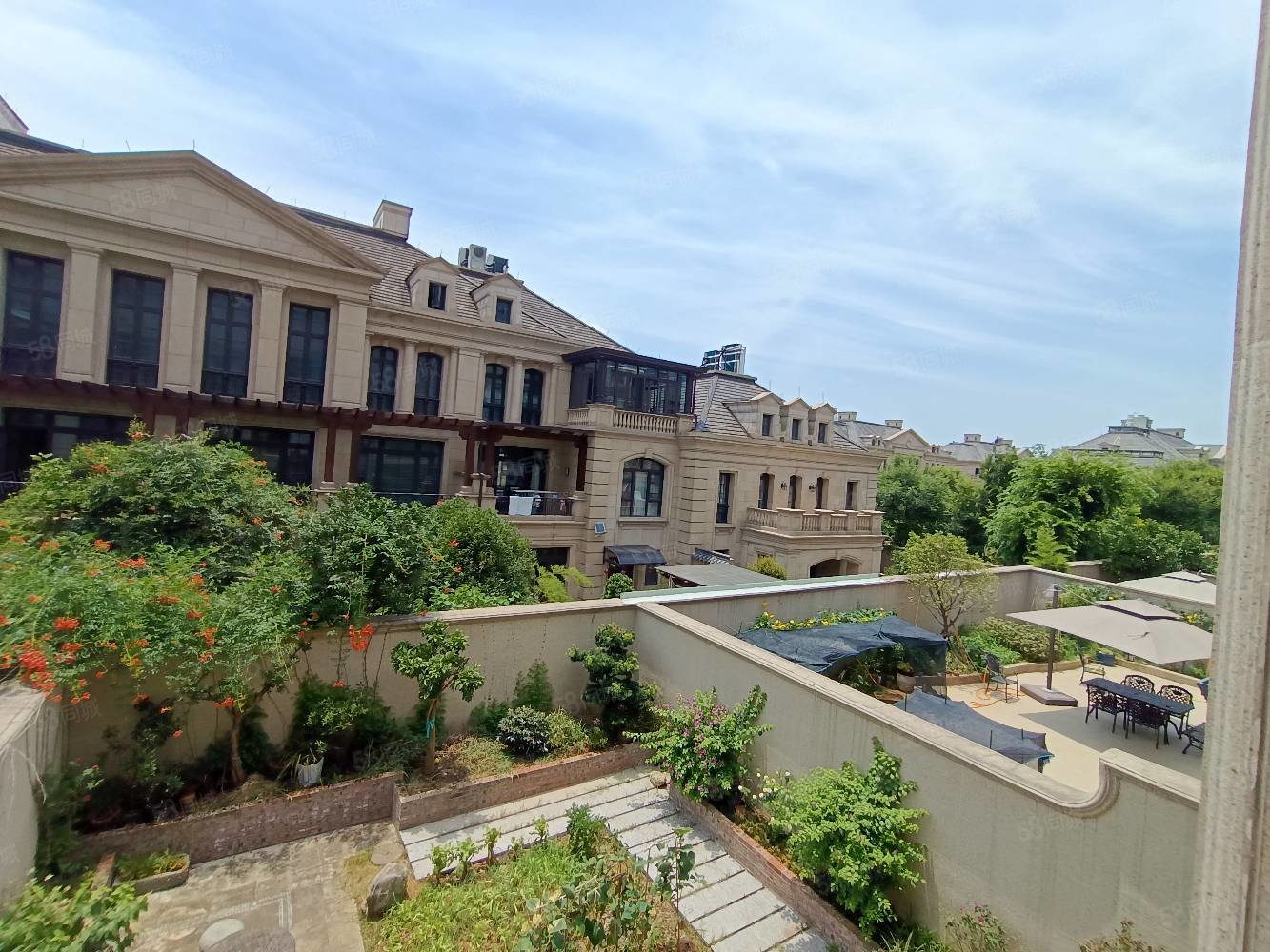 绿城御园1578万排屋豪装地上3层半地下1层3车位急售