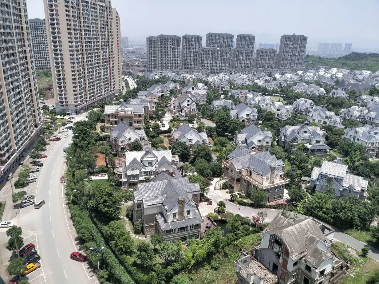 紫荆庄园170平豪华装修边套三个阳台220万中部楼层,紫荆公寓-金华58