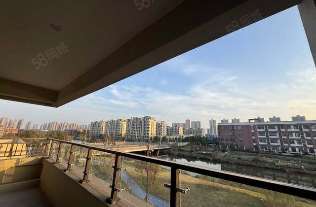 天嘉湾花苑4室2厅128㎡73.6万二手房图片