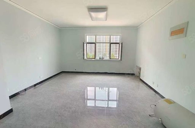 急售：  实验，单价8000  总高18层，有车位储藏室