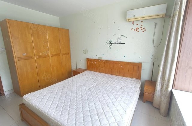 光岳花园附近家属院，三室两厅，单价6千多，带储藏室停车方便