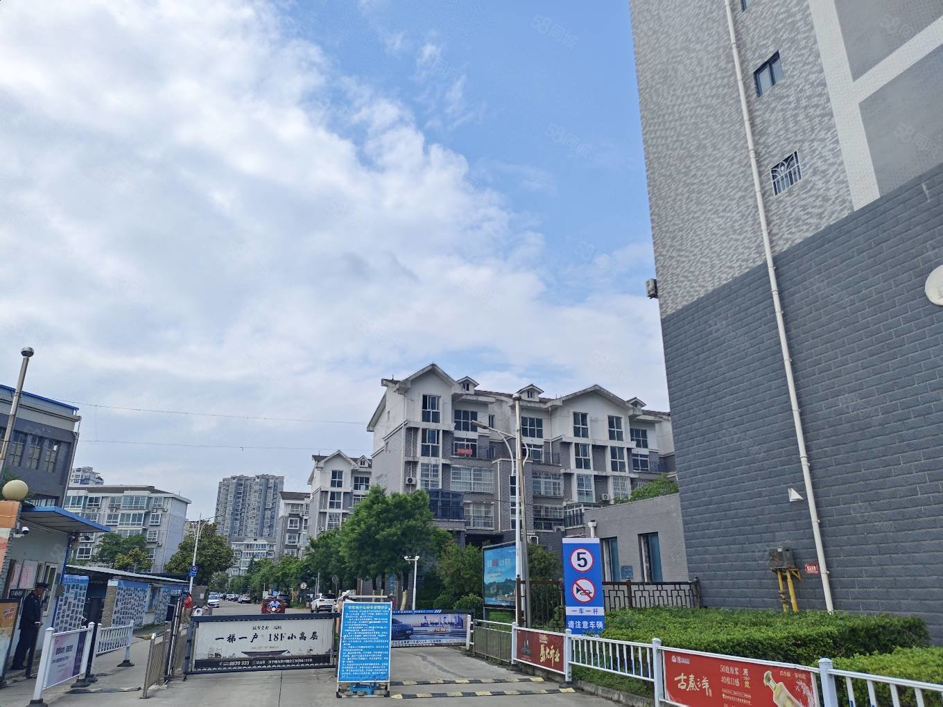 汉中世纪城3室2厅2卫127.62㎡南北75万