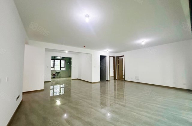 ，城市芳华 大平层带三个车位 新房未住 无遮挡