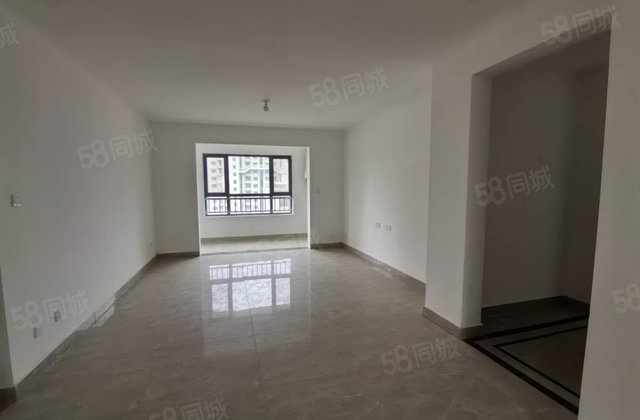 徒骇河边 莲湖新城   电梯小高层 采光很好 带车位  四室