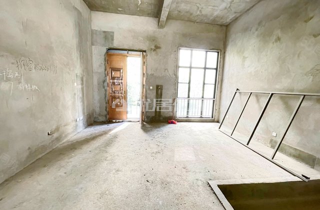 龙光普罗旺斯蓝钻墅6室2厅174.02㎡260万二手房图片