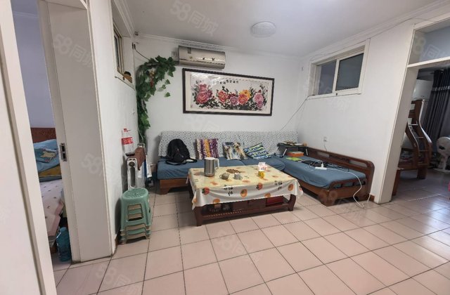 老文轩紧邻老一中电业局四院三室精装 停车方便 龙山花园