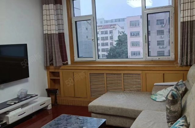 东昌   ，市广电家属院 小三居 朝南 交通便利 ！