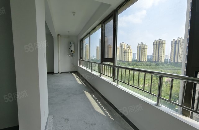 和鸣大观观景房183平大平层 一手手续 带2个车位 没过户费