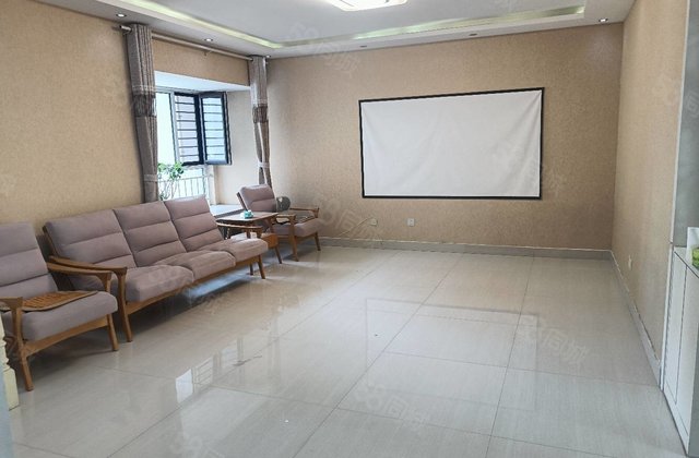 万达  阿尔卡迪亚四期  精装修三室两厅两卫  带储藏室车位