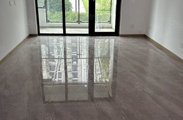 新出芳华好价房，带车储，三室两厅两卫仅售99.8万，价格可谈