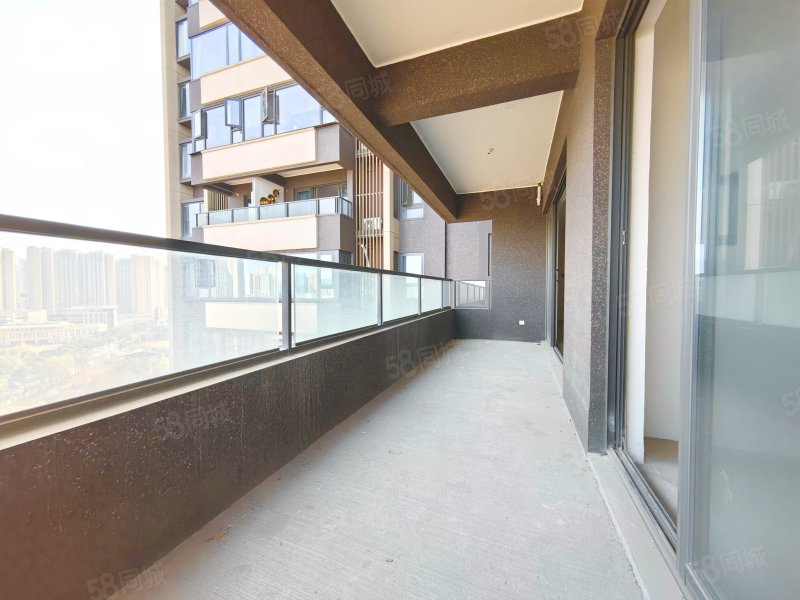 中层套四户型 通阳光照射 看外景视野 邻地铁 诚售,凯德世纪名邸东庭