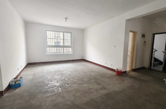 名人苑三期花园里！毛柸房！带车库！两卫！