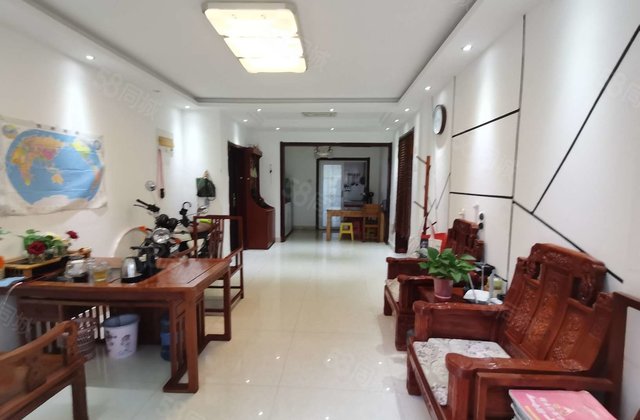 文轩本部，孝心一楼。带储藏室车位，随时看房