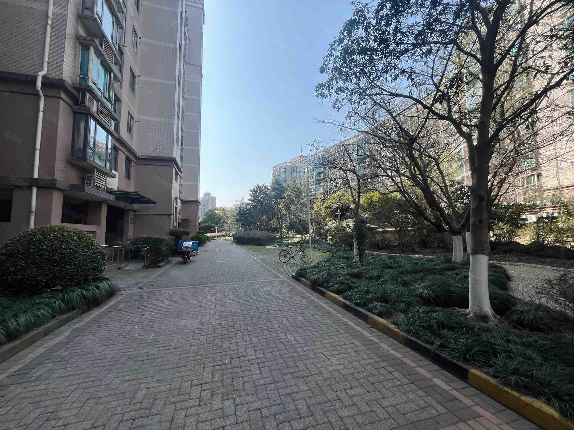 【10图】近期必卖,万邦都市花园,送50万精装,二期中间位置,南北通!